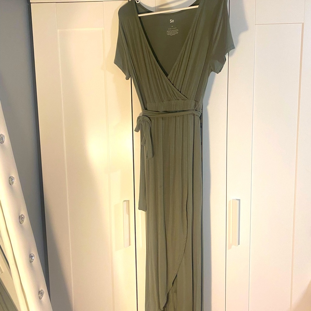 Medium SO cap sleeve dress with belted waste only worn once beautiful army green